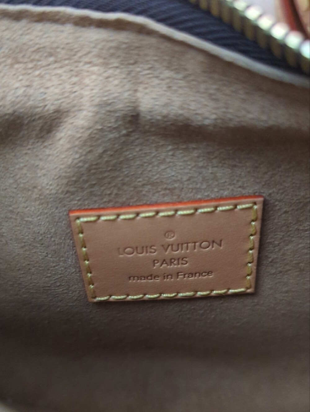 Louis Vuitton Monogram Loop - Picture 7 of 11
